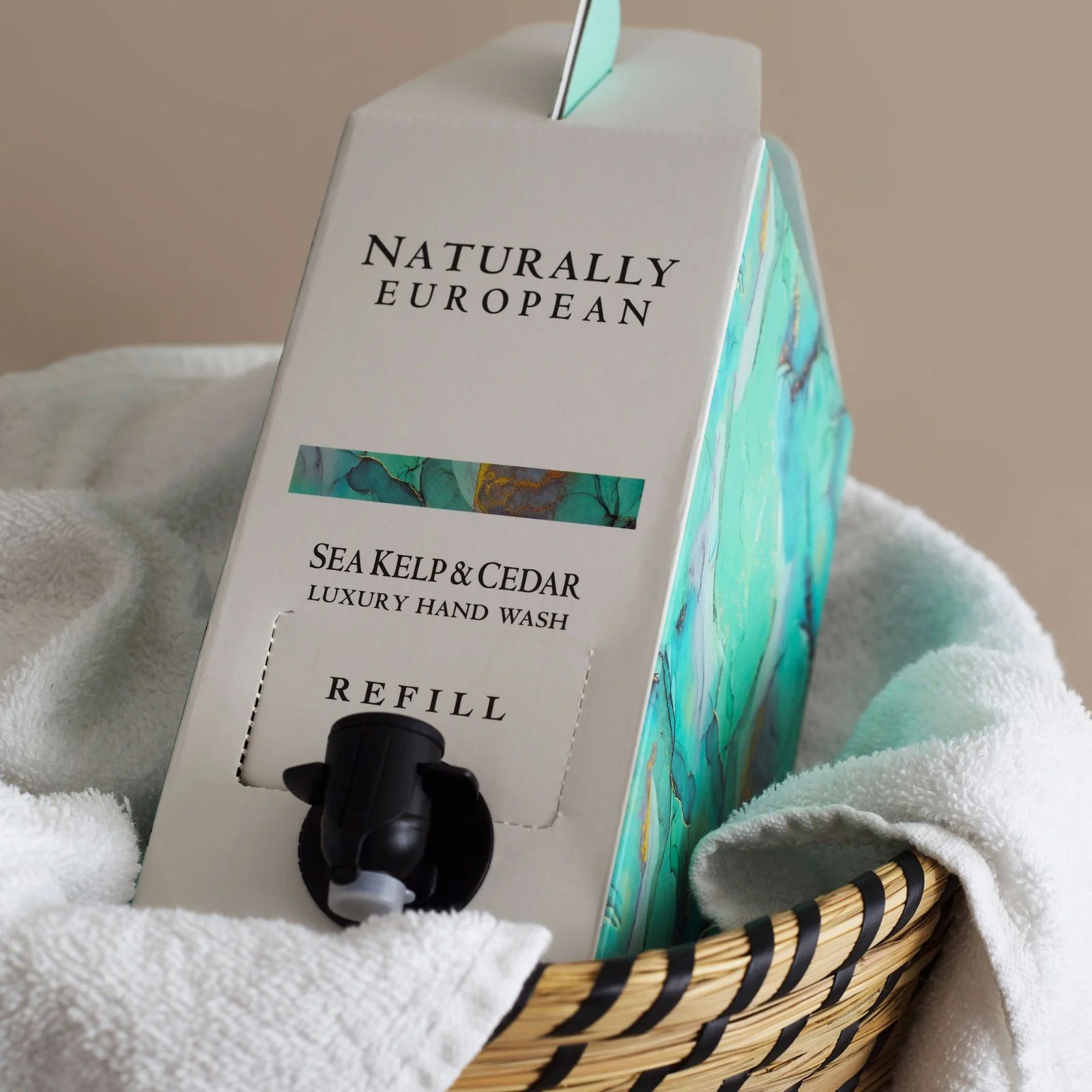 Naturally European Sea Kelp and Cedar Hand Wash Refill 1L - Image 2