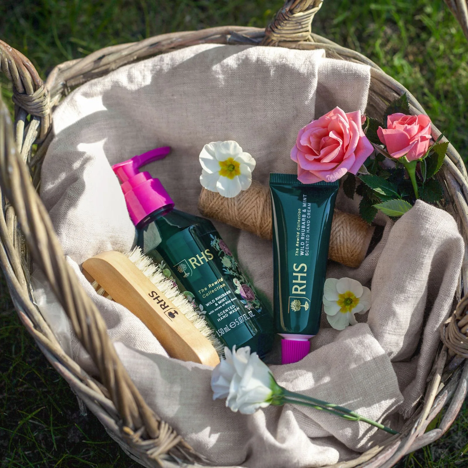 RHS Hand Care Collection Rewild Rhubarb and Mint - Image 3