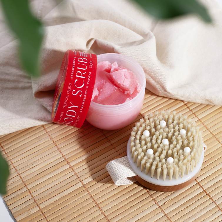 Tropical Fruits Strawberry & Papaya Body Scrub Brush Set 150g